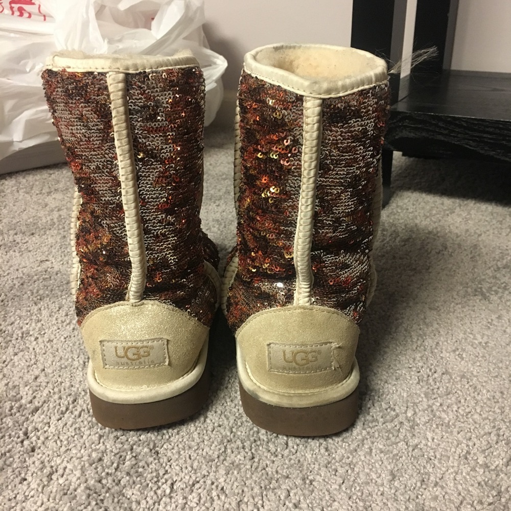 UGGS - Picture 3 of 4